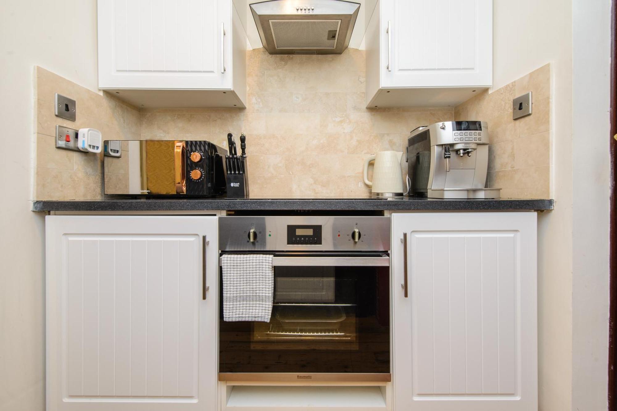 Deluxe 4 Or 5 Bed House With Hot Tub, Cinema Room Sleeps 15 Saffron Walden Zewnętrze zdjęcie