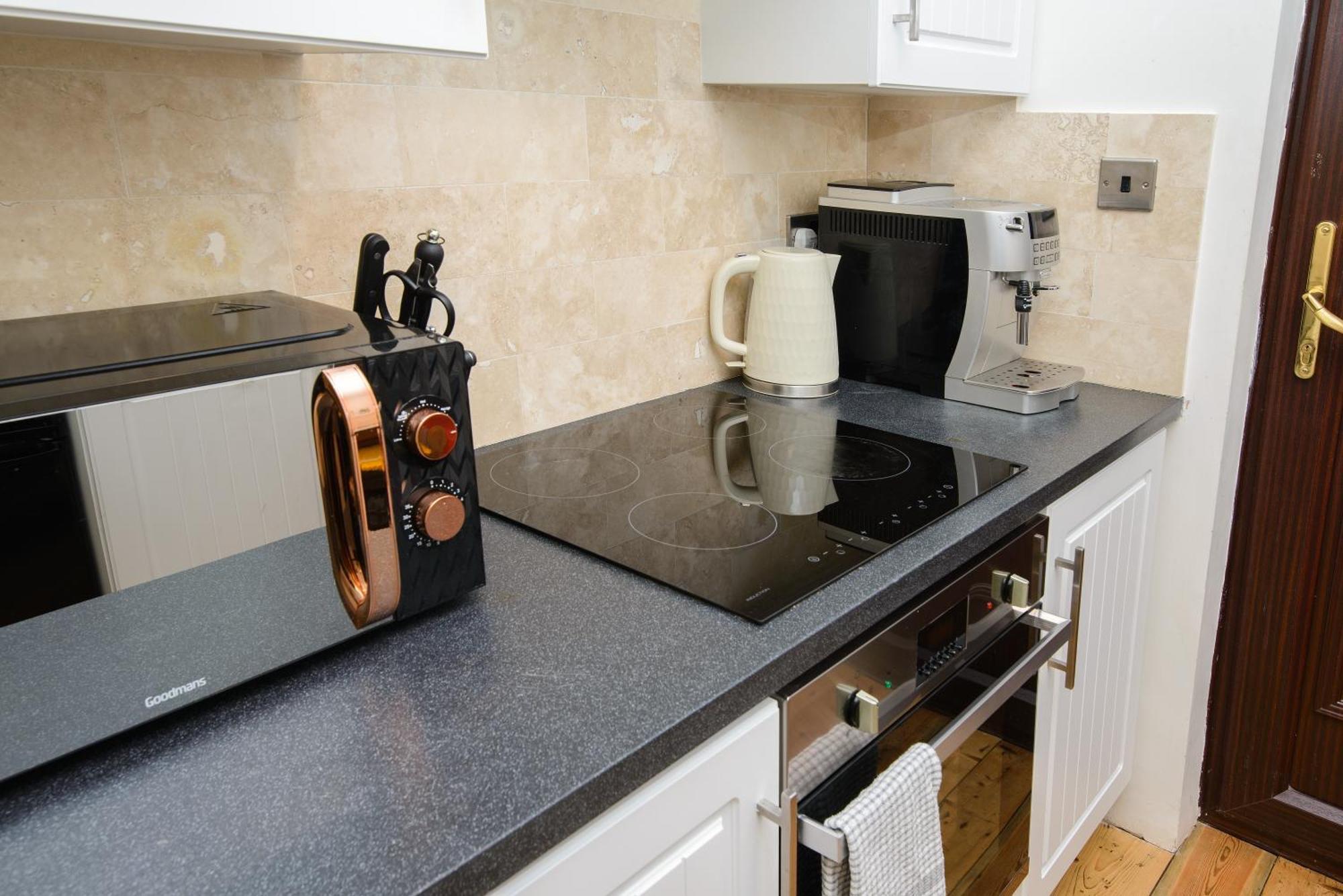 Deluxe 4 Or 5 Bed House With Hot Tub, Cinema Room Sleeps 15 Saffron Walden Zewnętrze zdjęcie