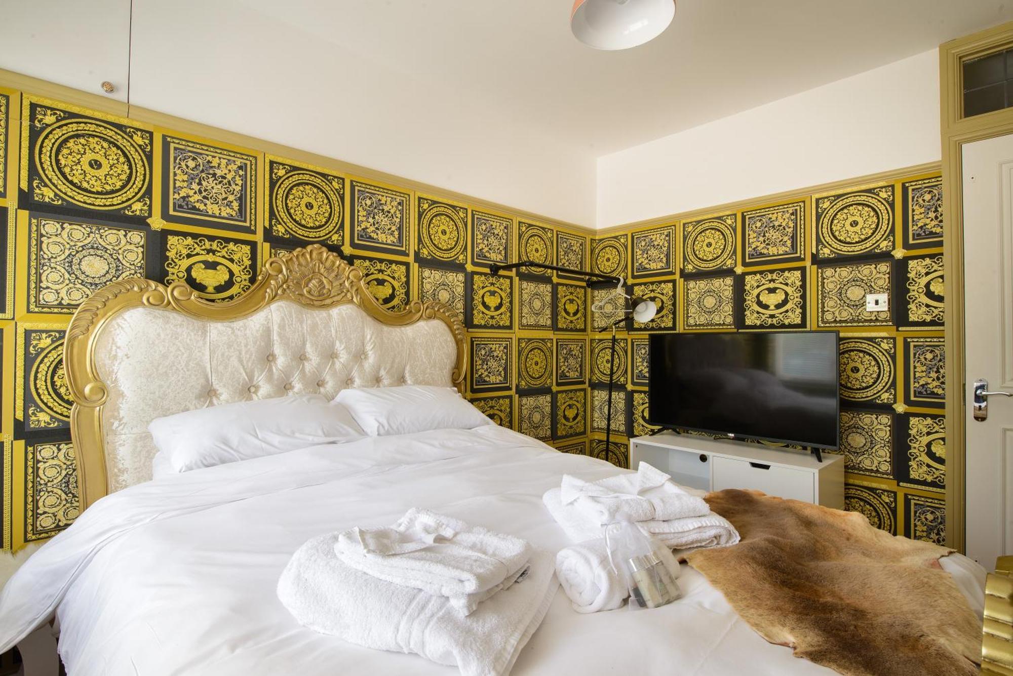 Deluxe 4 Or 5 Bed House With Hot Tub, Cinema Room Sleeps 15 Saffron Walden Zewnętrze zdjęcie