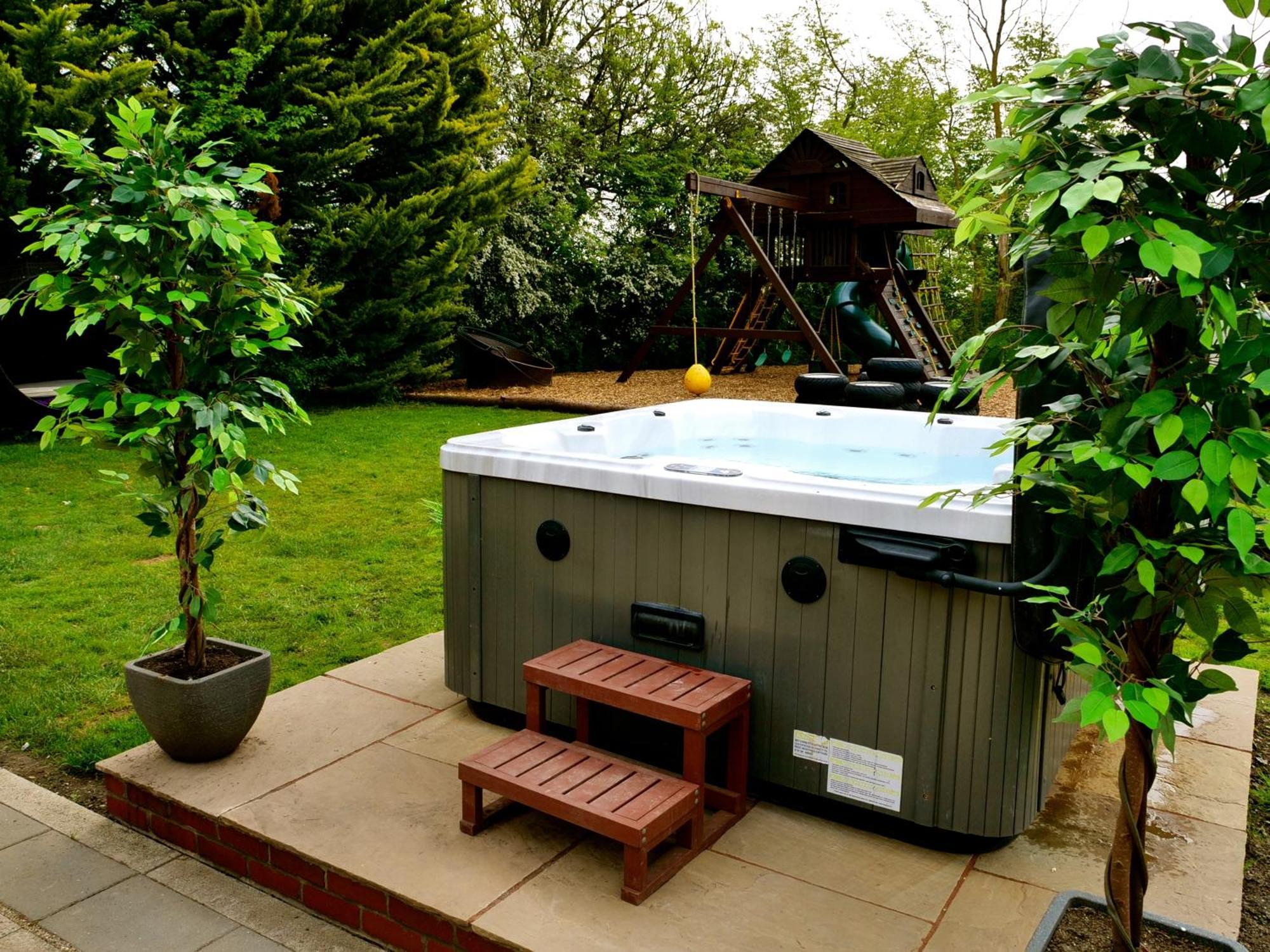 Deluxe 4 Or 5 Bed House With Hot Tub, Cinema Room Sleeps 15 Saffron Walden Zewnętrze zdjęcie