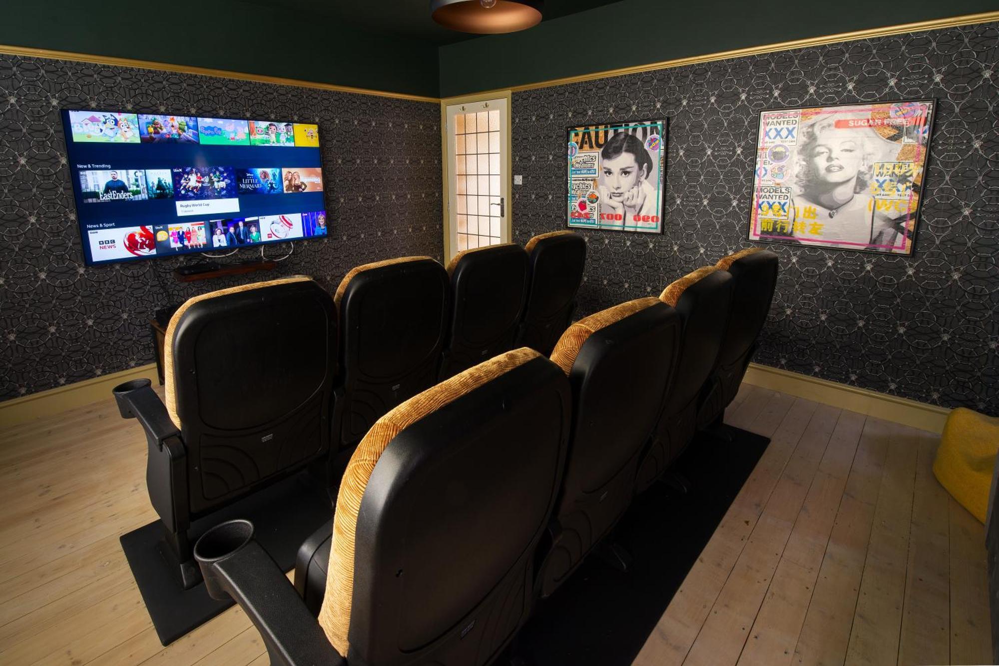 Deluxe 4 Or 5 Bed House With Hot Tub, Cinema Room Sleeps 15 Saffron Walden Zewnętrze zdjęcie